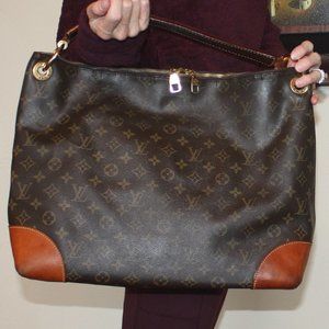 2017 Authentic LOUIS VUITTON $1,650 Berri MM Bag Purse Monogram Leather Hobo